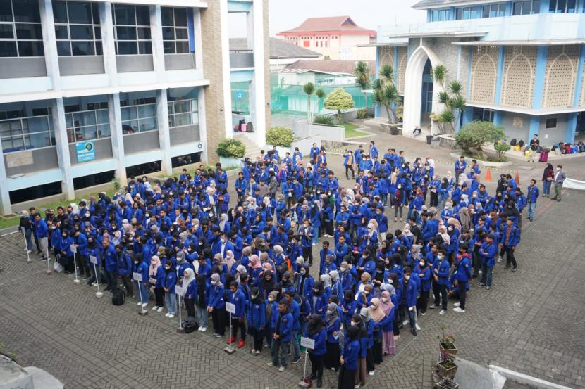 Sebanyak 539 mahasiswa Universitas Muhammadiyah Sukabumi (UMMI) dilepas untuk mengikuti KKN Tematik, Senin (18/7).