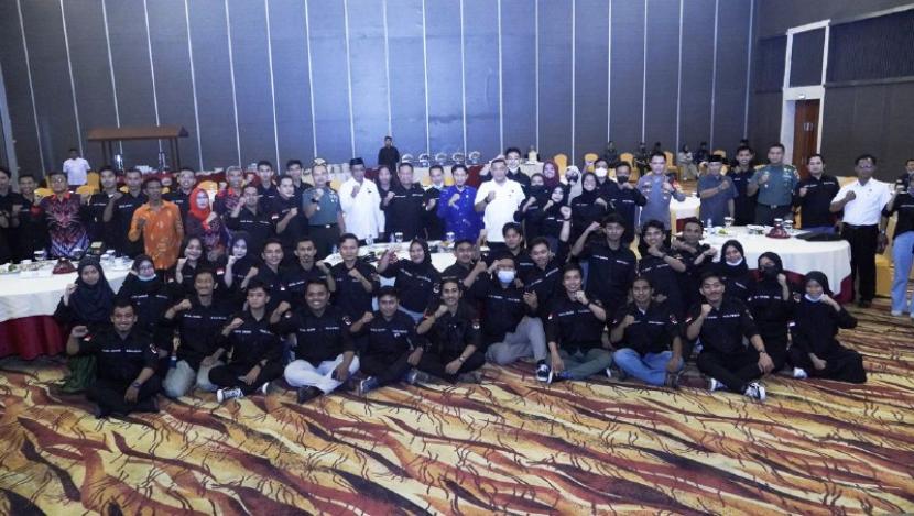 Sebanyak 57 pemuda Sulawesi Tengah (Sulteng) dikukuhkan menjadi anggota baru Duta Damai Dunia Maya Badan Nasional Penanggulangan Terorisme (BNPT) pada acara Pembentukan Duta Damai Dunia Maya BNPT Regional Sulawesi Tengah, Rabu (26/5/2022).