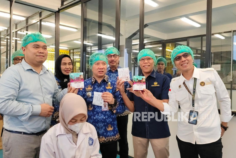 Sebanyak 6,3 ton kopi robusta bubuk produksi PT Sari Alami resmi menembus pasar Hongkong dengan nilai lebih dari Rp 700 juta.
