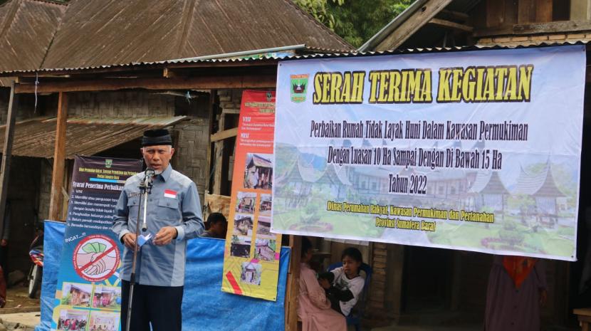 Sebanyak 60 unit rumah masyarakat Jorong Mudiak Simpang Tanjuang Aro, Nagari Kajai, Kecamatan Talamau menerima bantuan perbaikan Rumah Tidak Layak Huni (RTLH) dari Pemerintah Provinsi Sumatera Barat. 