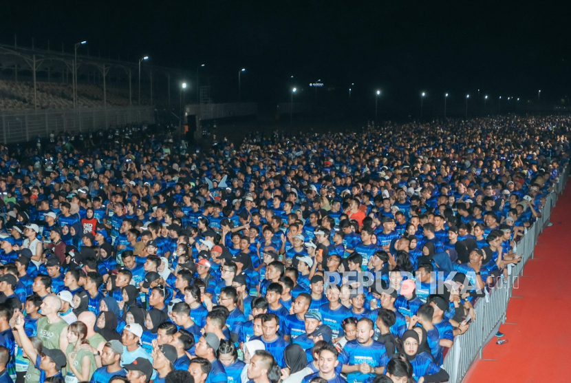 Antusiasme Tinggi, 7.583 Pelari Ramaikan Korpri Fun Night Run 2025 di The Mandalika