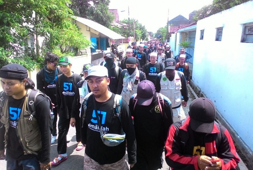 About 700 Muslims from Sharia Council of Solo City, Central Java departed to Jakarta on Friday (Feb 10) to join 112 mass prayer rally in Jakarta. The rally will be held on Saturday (Feb 11).