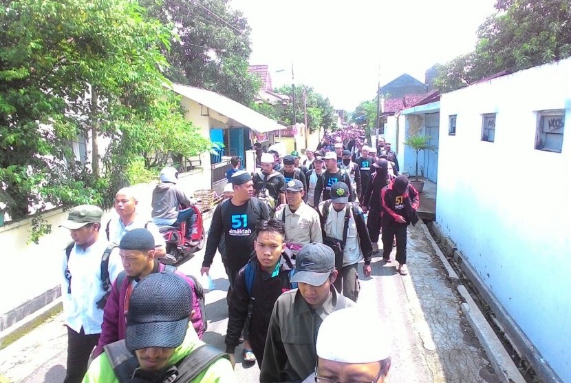 Sebanyak 700 umat muslim yang tergabung dalam Dewan Syariah Kota Solo berangkat menuju Jakarta pada Jum'at (10/2), mereka bersiap mengikuti aksi damai 112 di Jakarta yang akan berlangsung pada Sabtu (11/2).
