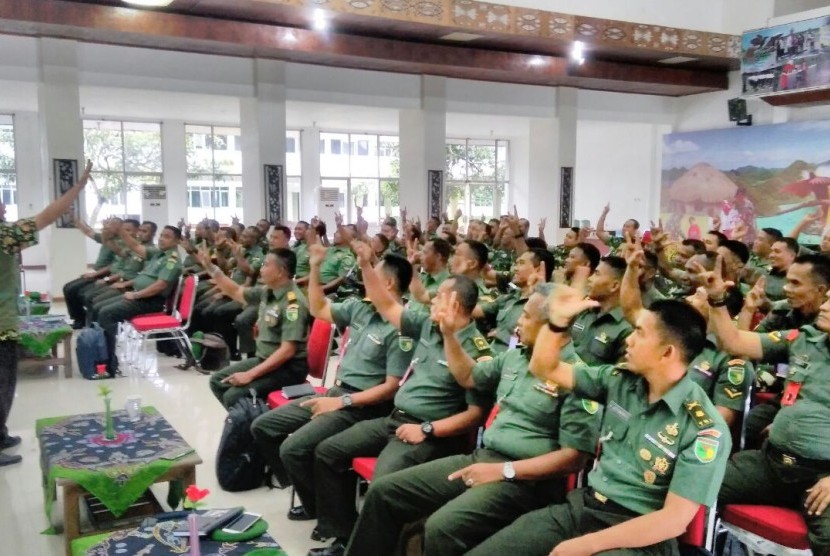 Anggota TNI AD yang berada di bawah naungan Kodam XVII/Cenderawasih turut andil dalam pelatihan kader bela negara yang bernuansa kekinian. (Ilustrasi) 