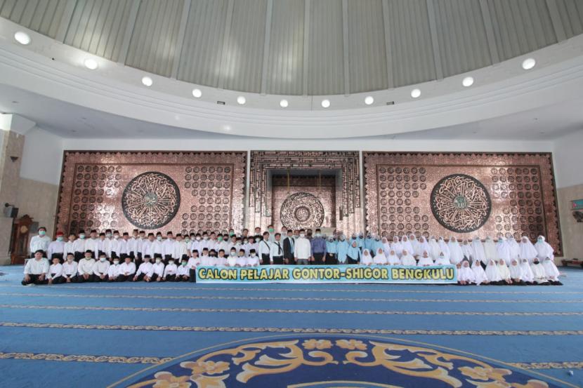 Sebanyak 78 peserta mengikuti Try Out Akbar untuk persiapan masuk Pesantren Gontor, yang diadakan oleh Shigor Bengkulu, Ahad (7/3).