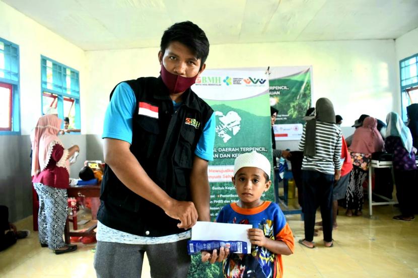 Sebanyak 80 anak mualaf Suku Togutil, Maluku Utara, mengikuti program Khitan Berkah yang diadakan oleh Laznas BMH.