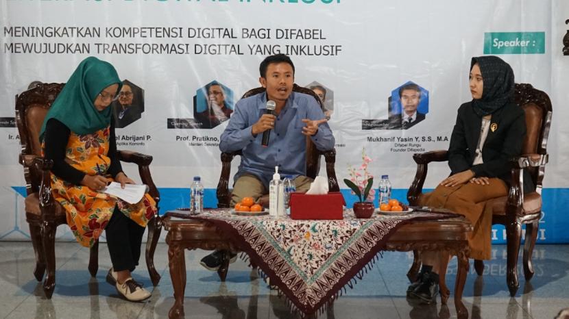 Sebanyak 82 pelaku Usaha Mikro Kecil dan Menengah (UMKM) penyandang disabilitas di Kabupaten Banyumas, Purbalingga dan sekitarnya mengikuti seminar Literasi Digital Inklusi Kamis (29/9/22) di Pendopo Sipanji Purwokerto. 