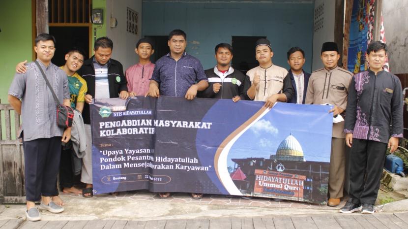 Sebanyak 90 mahasiswa dan mahasiswi  STIS Hidayatullah Balikpapan melaksanakan kegiatan Praktik Kuliah Dakwah (PKT) yang disebar ke 13 kabupaten dan empat provinsi.
