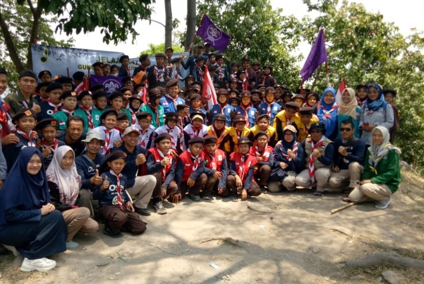 sebanyak  93 orang calon anggota Penggalang Ramu hendak mengikuti kegiatan Jelajah Alam Gerakan Pramuka SDT Bina Ilmu, ke situs Gunung Munara, Rumpin, Bogor, Jawa Barat. 