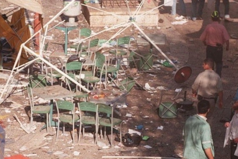 Sebanyak delapan orang tewas dan lebih dari 150 orang terluka dalam rangkaian serangan bom bunuh diri di pusat Kota Yerusalem pada 4 September 1997. 