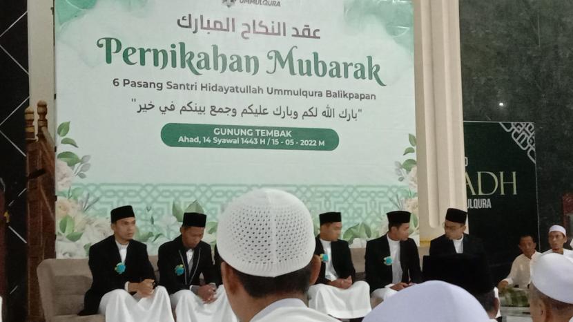 Sebanyak enam santri Hidayatullah mengikuti Pernikahan Mubarok yang diadakan di di Masjid Ar-Riyad Balikpapan, Ahad (15/5).