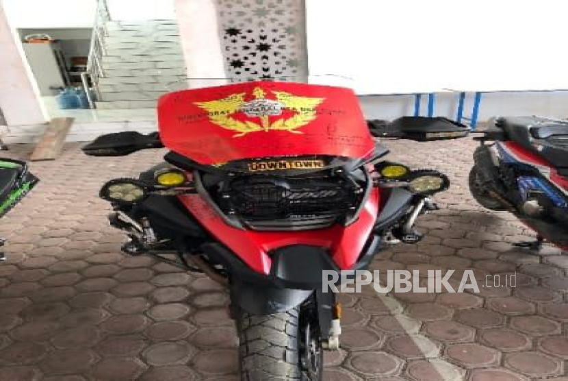 Sebanyak lima moge dan dua koli suku cadang motor ditetapkan Bea Cukai Lhokseumawe sebagai BDN.