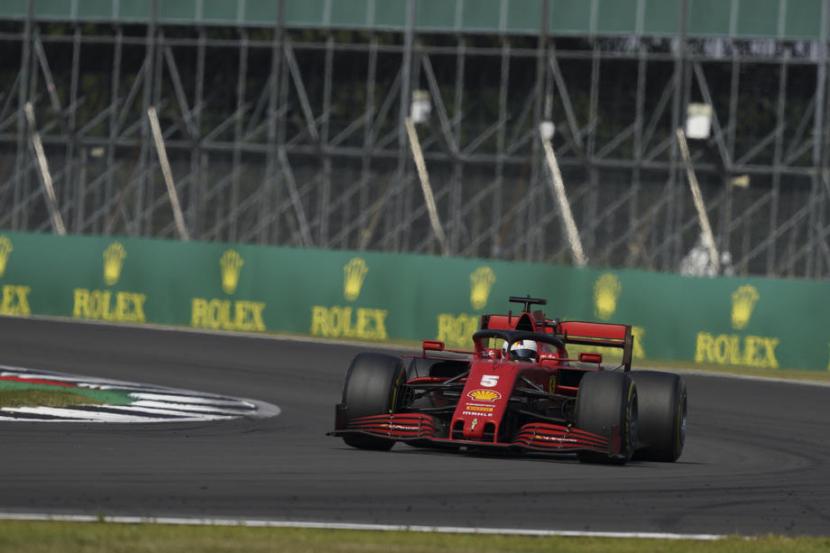 Sebastian Vettel beraksi pada GP HUT ke-70 F1 di Sirkuit Silverstone, Inggris, Ahad (9/8).