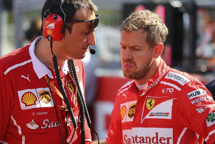Sebastian Vettel (kanan)