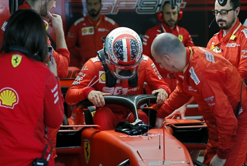 Sebastian Vettel saat balapan Formula Satu GP Rusia di Sirkuit Sochi, Ahad (29/9).