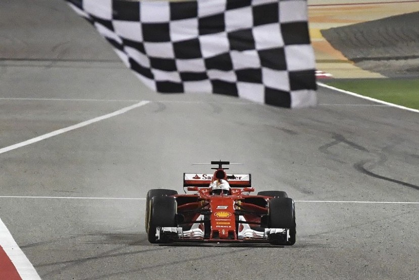 Sebastian Vettel saat finis pertama di GP Bahrain