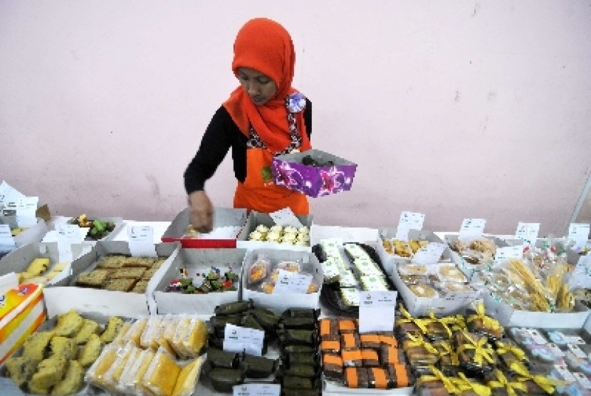 Sebelum memasarkan kue secara massal, biarkan promosi mulut ke mulut berbicara.