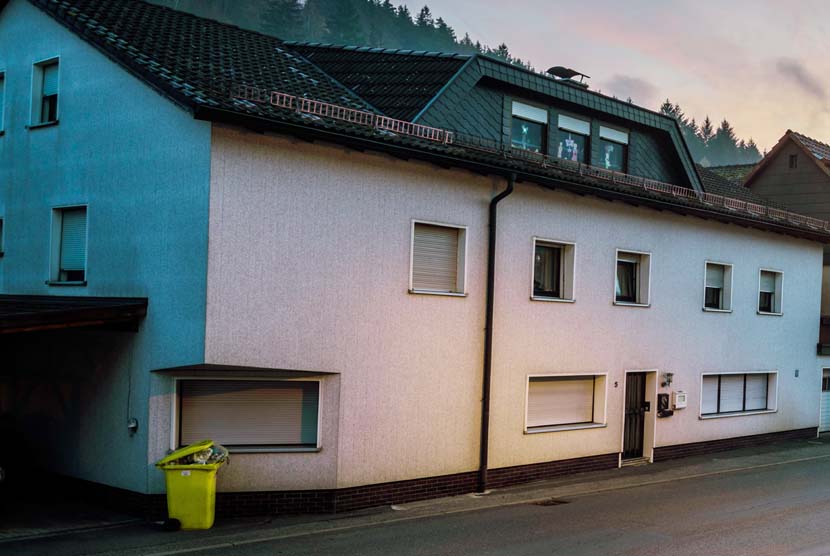 Sebuah apartemen di Wallenfels, Jerman, Jumat (13/11) dimana polisi setempat sedang melakukan investigasi terkait penemuan sejumlah bayi tewas dalam beberapa hari terakhir. 