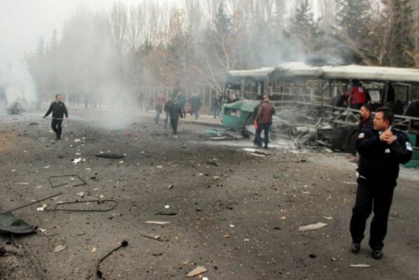 Sebuah bom mobil di Turki menewaskan 13 tentara di dalam sebuah bus dan melukai 48 lainnya. (Ilustrasi)
