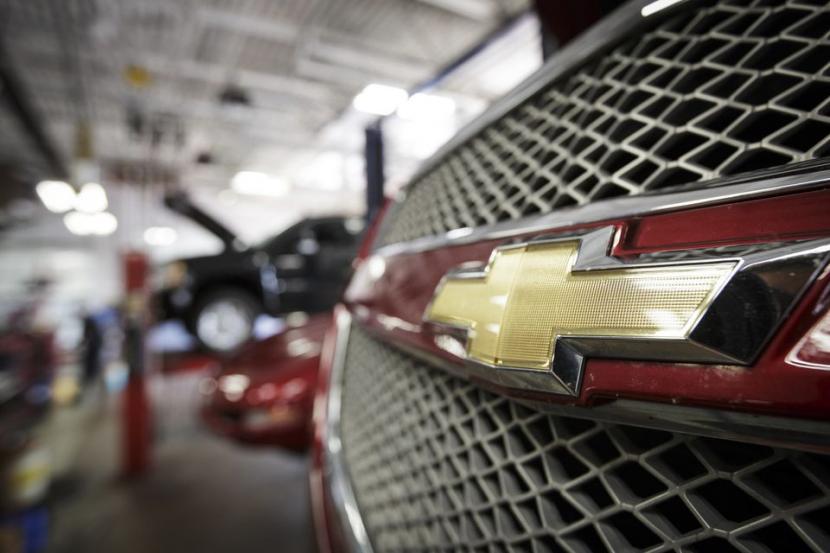 Sebuah Chevy Traverse berada di bengkel untuk perbaikan penarikan di Raymond Chevrolet di Antioch, Illinois, 17 Juli 2014.