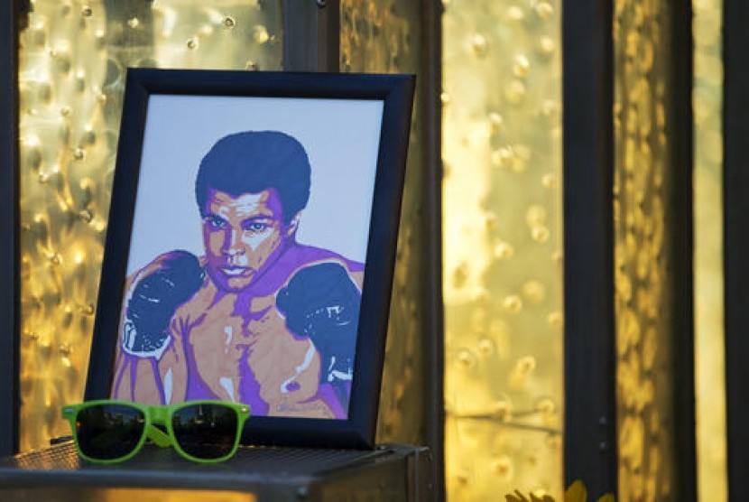 Sebuah gambar Muhammad Ali di Muhammad Ali Center, Selasa, 7 Juni 2016.