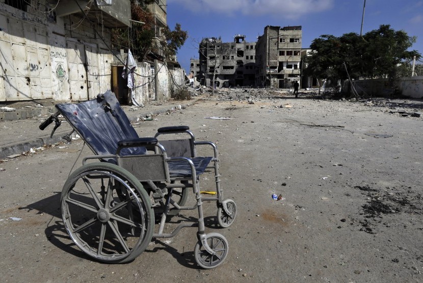 A wheelchair is abandoned near a house hit by Israel in Gaza Strip on Sunday as the Palestinian death toll mounts to 1,031. (Ilustration)