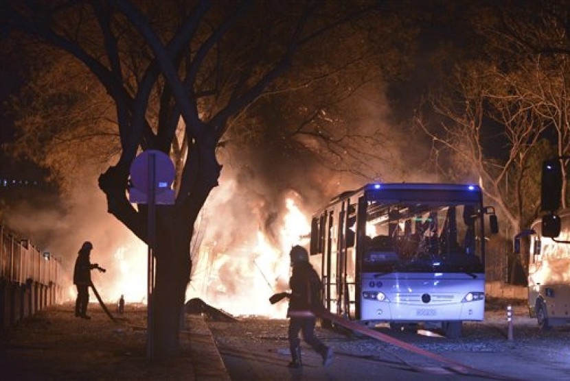 Sebuah ledakan besar terjadi di ibu kota Ankara, Turki, Rabu malam (17/2). Sedikitnya lima orang tewas dan 10 lainnya terluka.