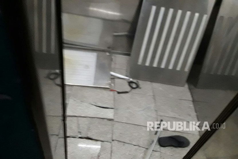 Sebuah lift jatuh dari lantai 21 dan beberapa korban luka berjatuhan dalam peristiwa tersebut. (Ilustrasi)