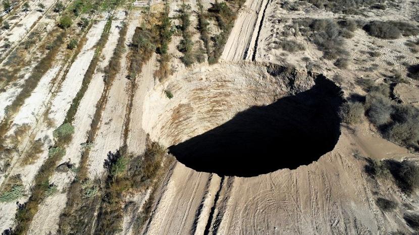 Sebuah lubang misterius besar di Cile ukurannya telah berlipat ganda.