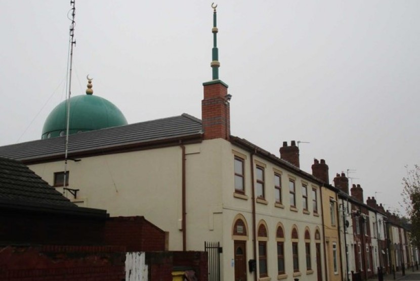 Sebuah masjid di kota Scunthorpe, Inggris, yakni Scunthorpe Central Mosque, membuka pintu bagi masyarakat, bahkan pejabat setempat yang hendak berkunjung dan mengetahui tentang nilai-nilai serta ajaran Islam. 