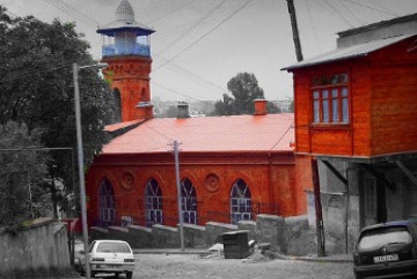 Sebuah masjid di Tiblisi, Georgia. Islam di Georgia memiliki akar sejarah yang kuat