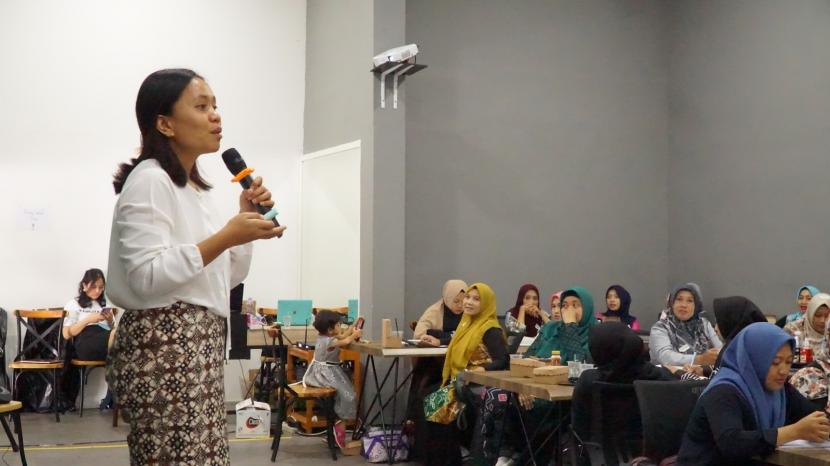 Sebuah organisasi masyarakat BerdayaBareng, berkolaborasi dengan Program Tanggung Jawab Sosial dan Lingkungan (TJSL) PT PLN (Persero) menggelar Program “Perempuan Berdaya Bareng PLN untuk Indonesia Timur”. 