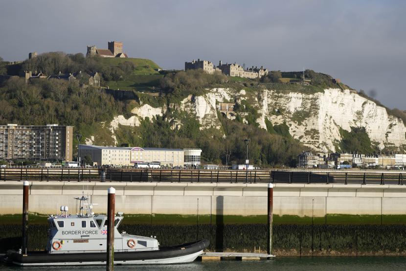 Inggris dan Prancis telah menandatangani perjanjian senilai 72,2 juta euro untuk 2022-2023 dalam mengatasi masalah imigran gelap yang melintasi Selat Inggris dengan perahu kecil.