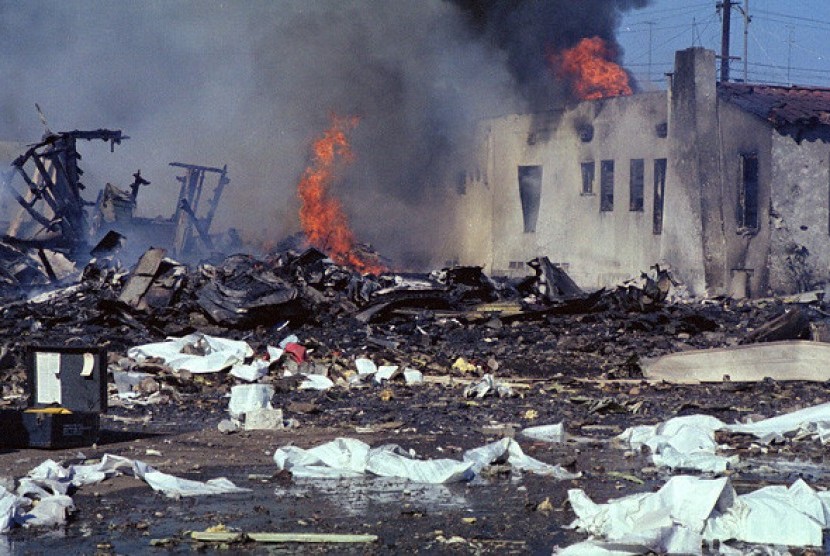 Sebuah pesawat jet milik Pasific Southwest Airlines bertabrakan dengan pesawat Cessna di langit San Diego dan menewaskan 153 orang, pada 25 September 1978.