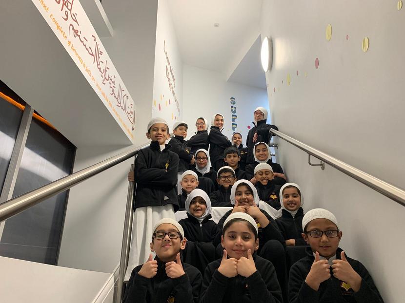  Sebuah sekolah Islam di Rochdale, Inggris, meraih penghargaan Layanan Pemuda Terbaik (Best Youth Service Award) di British Beacon Mosque Awards 2021