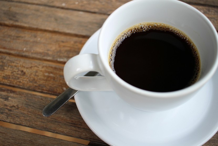 Sebuah studi memberikan simpulan, menyantap kopi kental bisa membantu tubuh melawan dampak buruk dari pola makan yang tidak sehat (Ilustrasi Kopi Hitam)