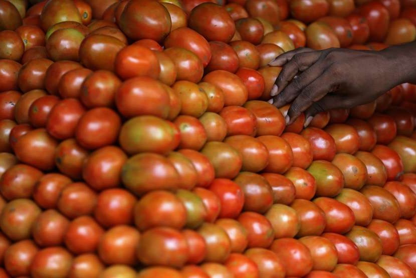 Sebutir tomat pasok 40 persen kebutuhan harian minimum vitamin C.