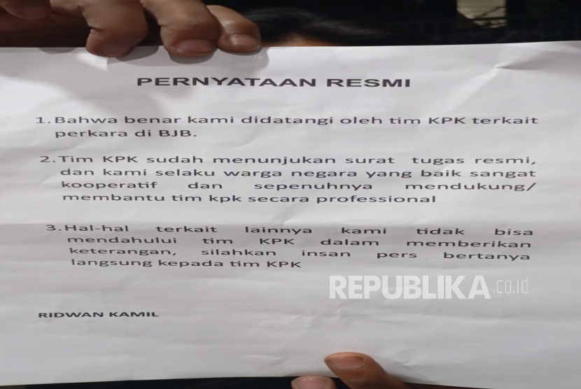 Secarik kertas yang diberikan ke awak media oleh Ridwan Kamil