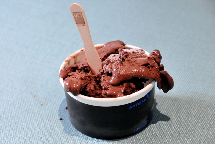 Secawan es krim di akhir pekan bisa menjadi solusi bagi usaha menurunkan berat badan.