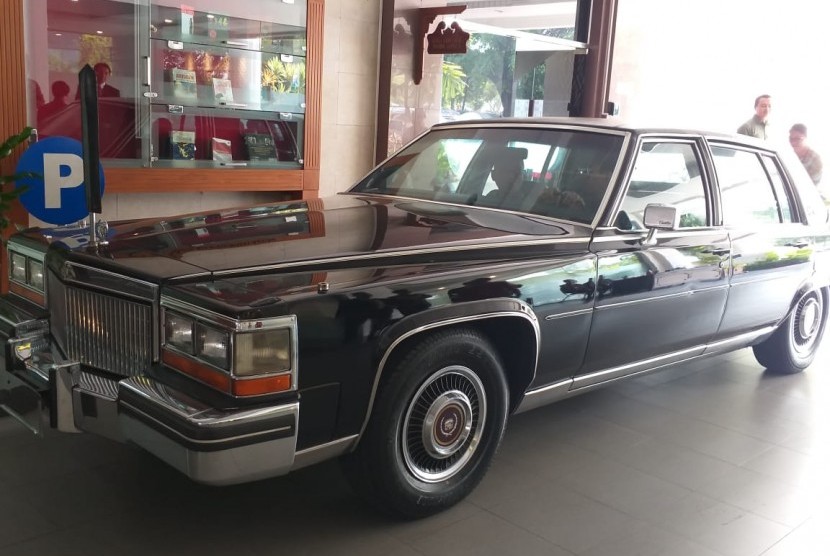 Sedan Cadillac Fleetwood Brougham yang pernah digunakan Presiden Soeharto saat berdinas dalam kurun waktu 1980-1998. 