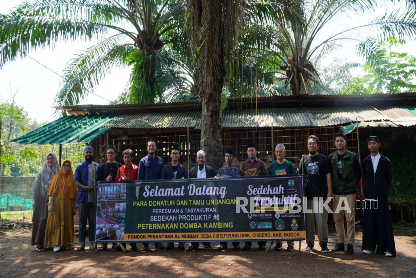 Sedekah Produktif untuk Pesantren Al Misbah, Kabupaten Bogor, Jawa Barat.