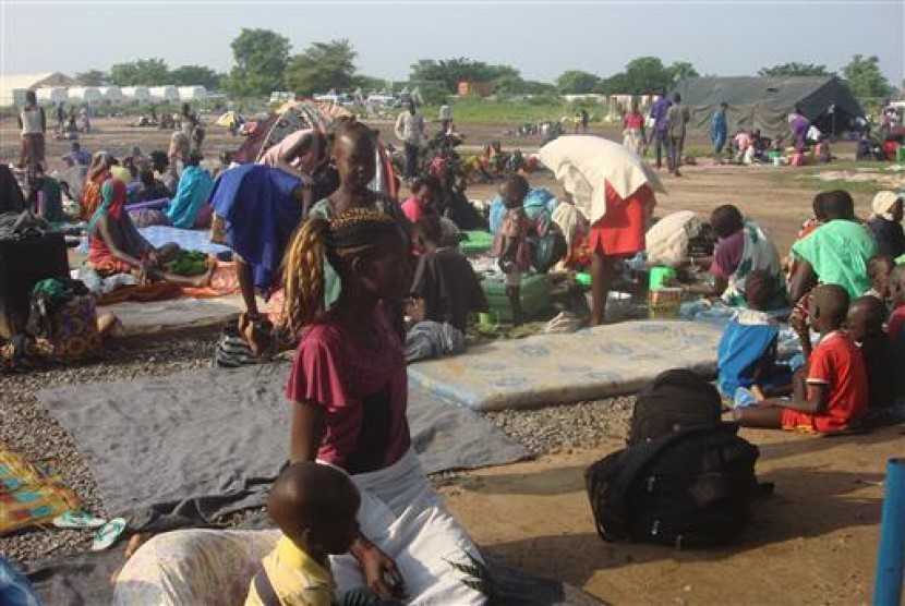 Sedikitnya 3.000 warga mengungsi di komplek PBB di Tomping, Juba, Sudan Selatan. 30 Ribu Orang Melarikan Diri dari Kekerasan Etnis di Sudan Selatan