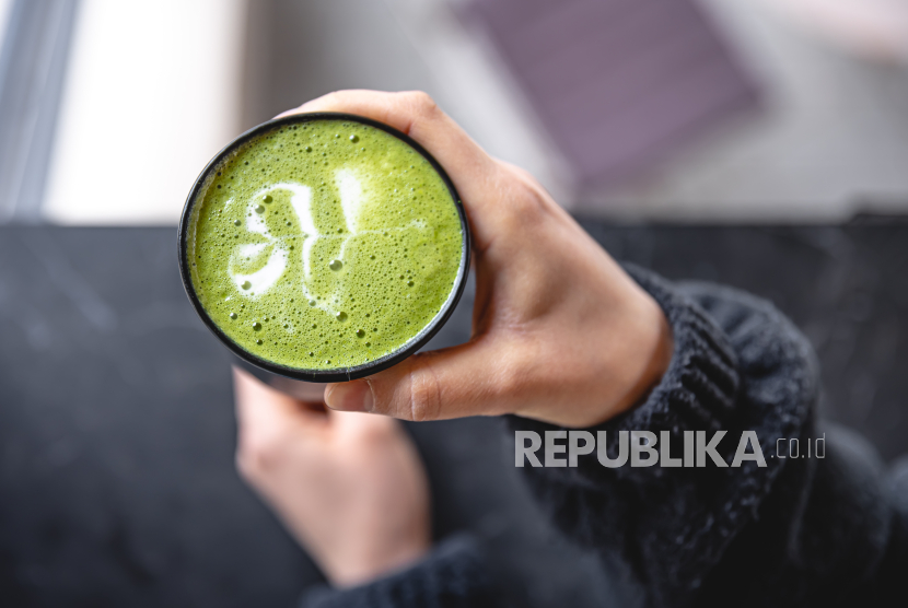 Segelas matcha (ilustrasi). Selain rasanya yang khas, matcha juga mengandung berbagai senyawa penting yang memberikan beragam manfaat bagi tubuh.