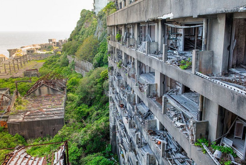 Sejak 1974 sampai 2009, Pulau Gunkanjima tertutup bagi siapapun.