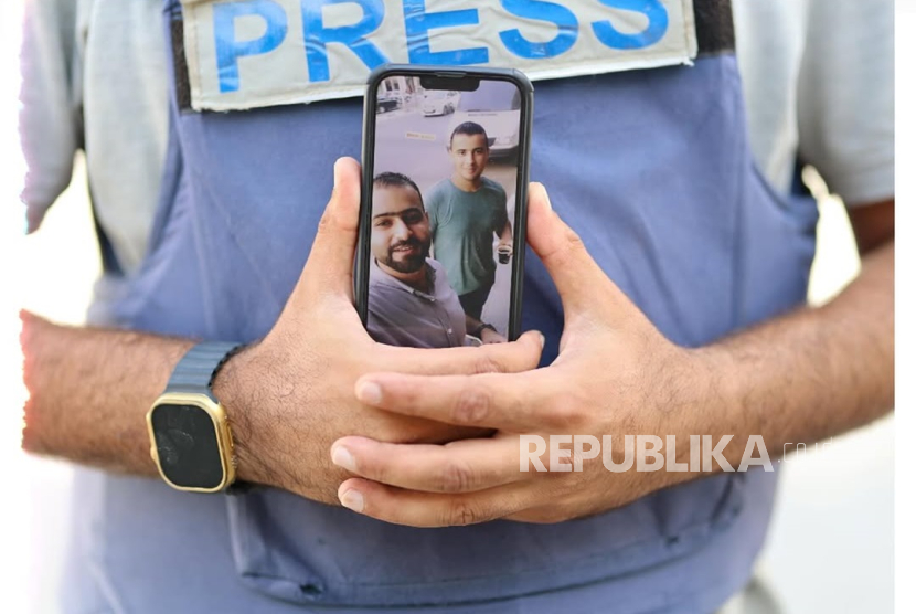 Sejak 7 Oktober 2023, serangan militer Israel telah menyebabkan kematian lebih dari 200 orang jurnalis di Jalur Gaza, Palestina.  