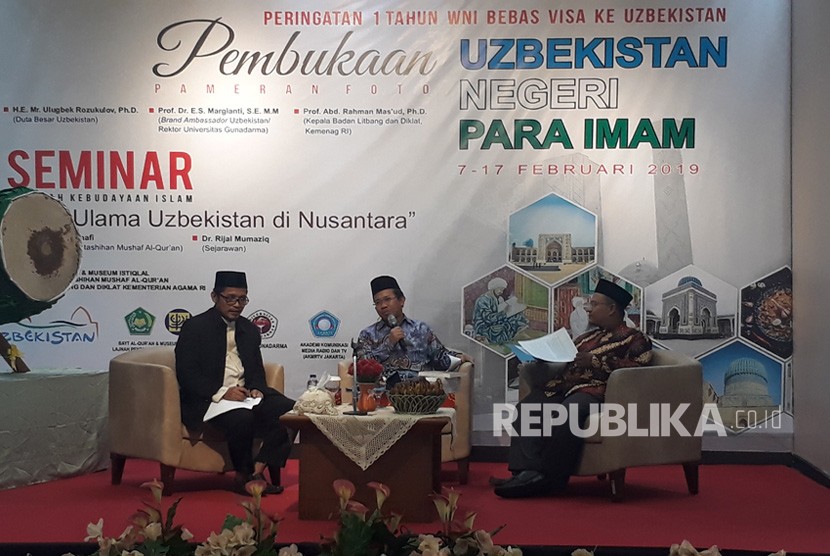 Sejarawan Islam, Rijal Mumaziq (paling kanan) saat menjadi  pembicara dalam seminar bertema Jejak ulama Uzbekistan di Nusantara di  Bayt Al-Quran dan Museum Istiqlal, TMII, Jakarta Timur, Kamis (7/2).