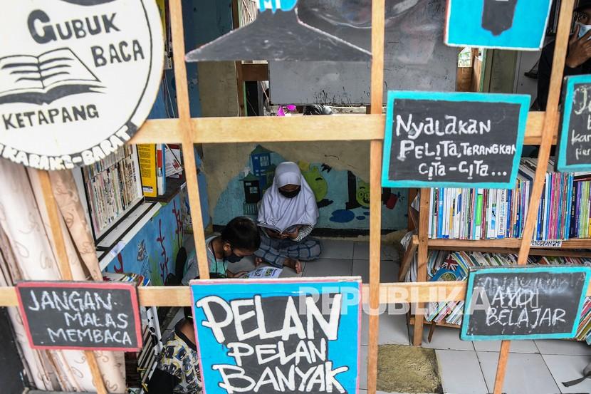 [Ilustrasi] Gubuk baca ketapang, di Desa Kalijaya, Cikarang, Kabupaten Bekasi, Jawa Barat.