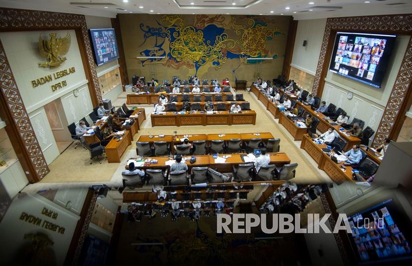 Sejumlah anggota Badan Legislasi ( Baleg) DPR RI dan perwakilan pemerintah serta masyarakat melakukan rapat kerja di kompleks Parlemen, Jakarta. (ilustrasi)