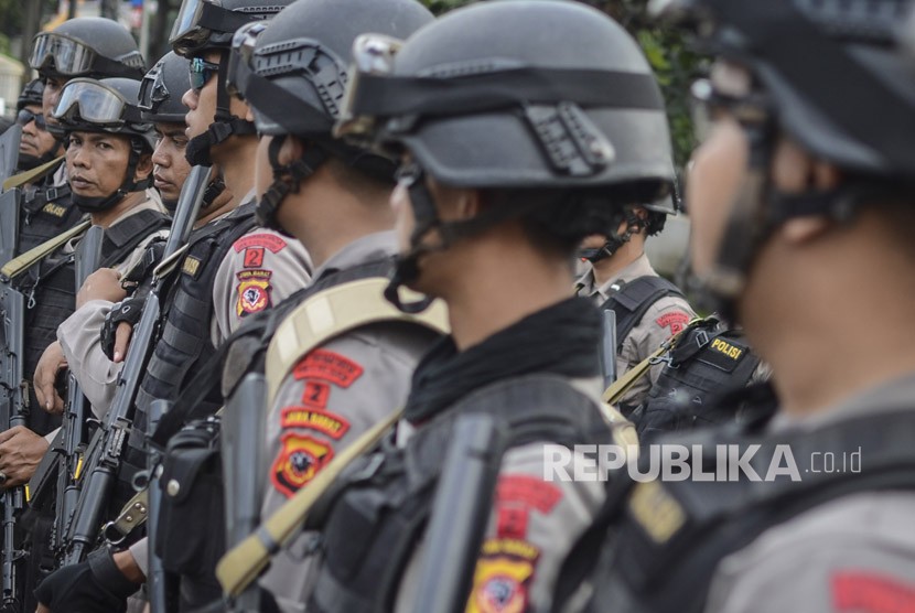 Sejumlah anggota Brimob Polda Jabar melakukan apel pengamanan (ilustrasi)