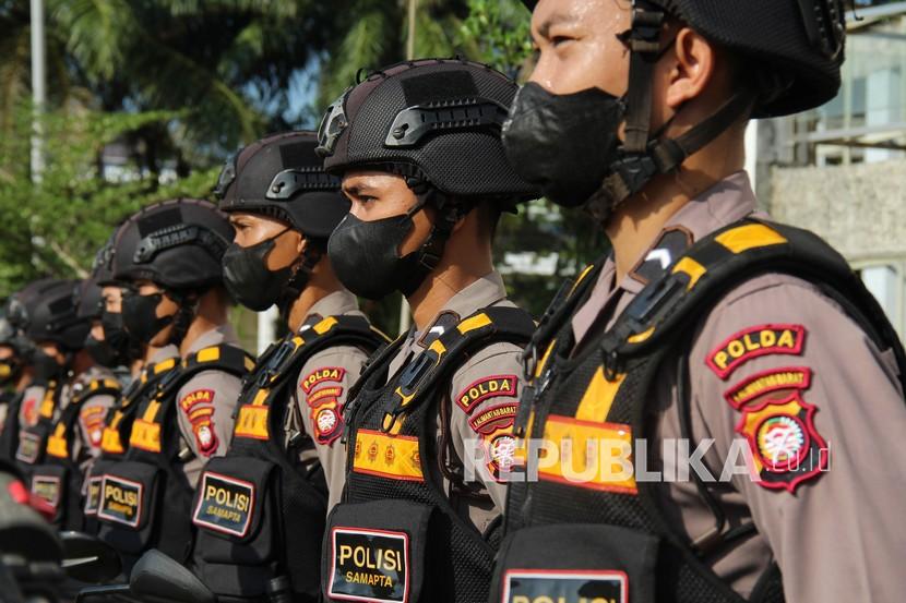 Kepolisian Daerah Kalimantan Barat akan menurunkan sebanyak 800 personel polisi pada pengamanan Operasi Ketupat Kapuas 2022 dalam mengamankan jalur-jalur mudik Lebaran atau Idul Fitri 1443 Hijriah di provinsi itu.